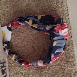 Women's hair accessories it is stretchable